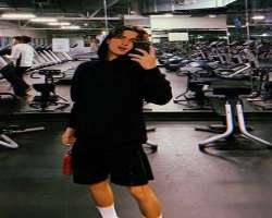 Delo is a fitness freak and spends hours at the gym to stay fit.